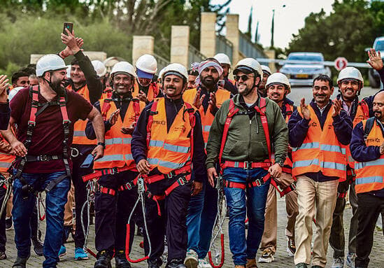 עובדים זרים מהודו ביום הכשרה לענף הבנייה | צילום: אביגיל עוזי