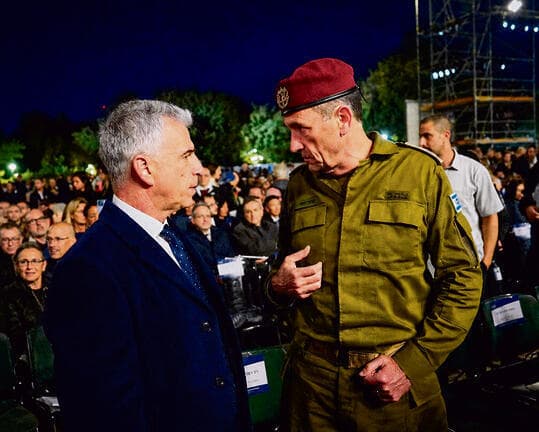 עם הרצי הלוי. טען כי ברנע לא עדכן אותו על הקפאת מבצע פורדו | צילום: שלו שלום