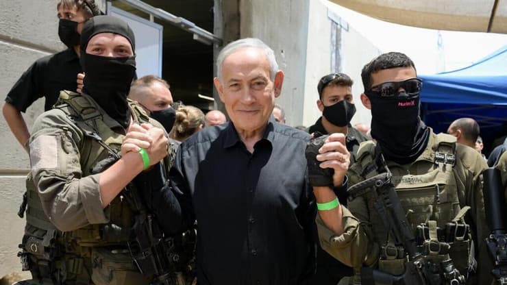 נתניהו. "כל התפיסה וכל מה שקרה היו נראים אחרת אם אני הייתי שם - ולא הוא" (צילום: מעיין טואף, לע"מ) ראש הממשלה ביקר באוגדה 36 בגבול הצפון