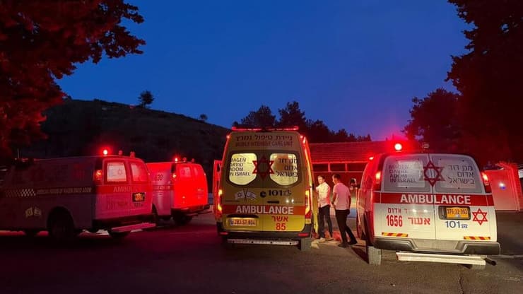 זירת התאונה (צילום: תיעוד מבצעי מד״א) ילדה בת 4 נפצעה במהלך רכיבה על טרקטורון סמוך לחוסן