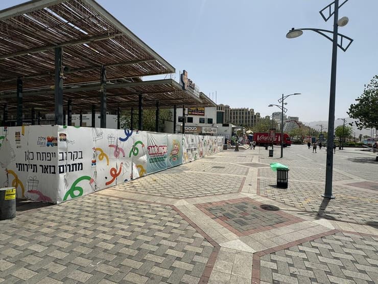 שוק הבסטות. העירייה לא מאפשרת לרוכלים לרדת לעבוד בטיילת שוק הבסטות באילת