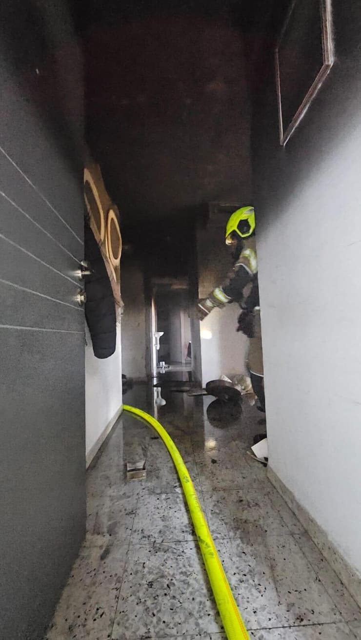 אישה חולצה במצב אנוש משריפה בשכונת נווה יעקב בירושלים