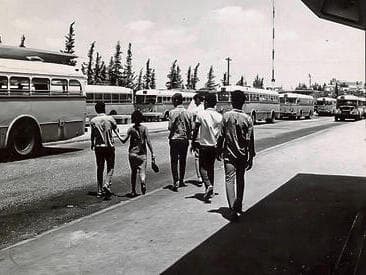 התחנה המרכזית בפתח־תקווה בשנות ה־ 50