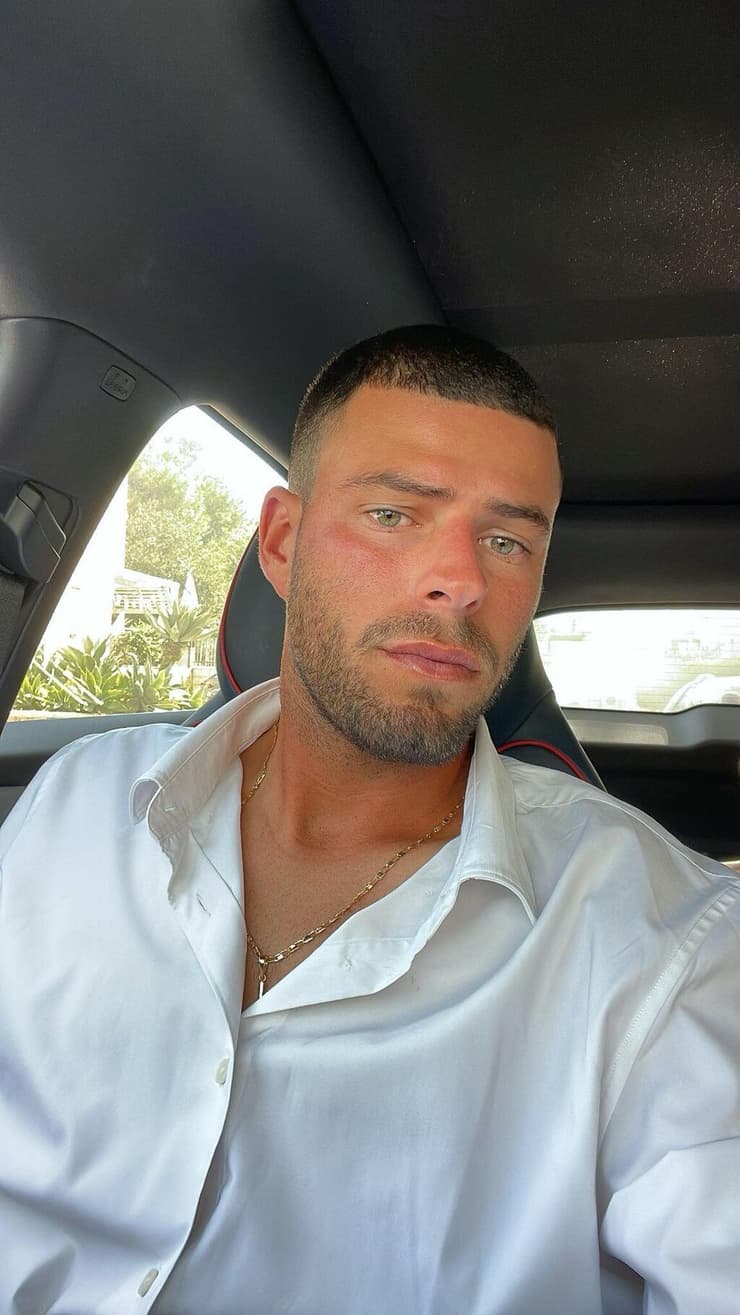 אופק אריאל אמויאל. רק אל תשפטי אותו לפי הרכב (צילום: אוסף פרטי) אופק אריאל אמויאל