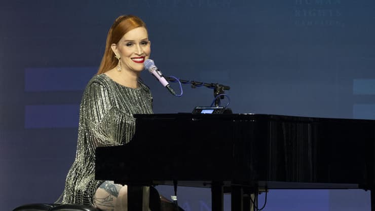 יונה שפידל (Our Lady J) (צילום: AP) יונה שפידל (Our Lady J)