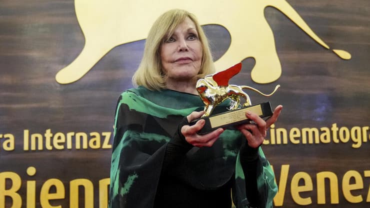 קים נובאק בפסטיבל ונציה (צילום: Alessandra Tarantino/Invision/AP) קים נובאק בפסטיבל ונציה