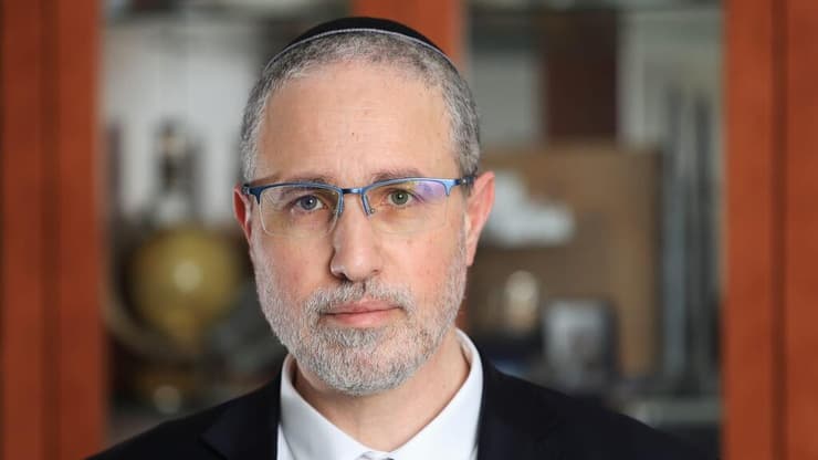 "יש לחץ בינלאומי יומיומי כדי שנסכים". שמואל בן עזרא (צילום: אלישע גרוסברג) שמואל בן עזרא