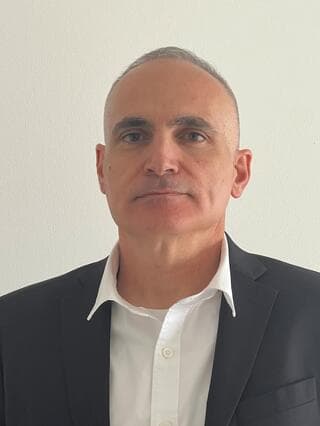 עו"ד עמוס ברכה