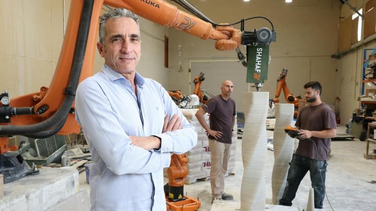 ערן כרמי. "כבר לא שופכים בטון וזהו – בתהליכי הדפסה אפשר לייצר מהלכים חכמים מאוד" (צילום: אלעד גרשגורן) ערן כרמי. "כבר לא שופכים בטון וזהו – בתהליכי הדפסה אפשר לייצר מהלכים חכמים מאוד"