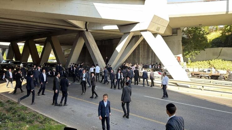 כביש בגין בירושלים הפגנת החרדים בכביש בגין