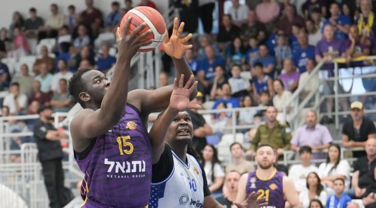 אדאמה סאנוגו עולה לזריקה (ראובן שוורץ) אדאמה סאנוגו עולה לזריקה