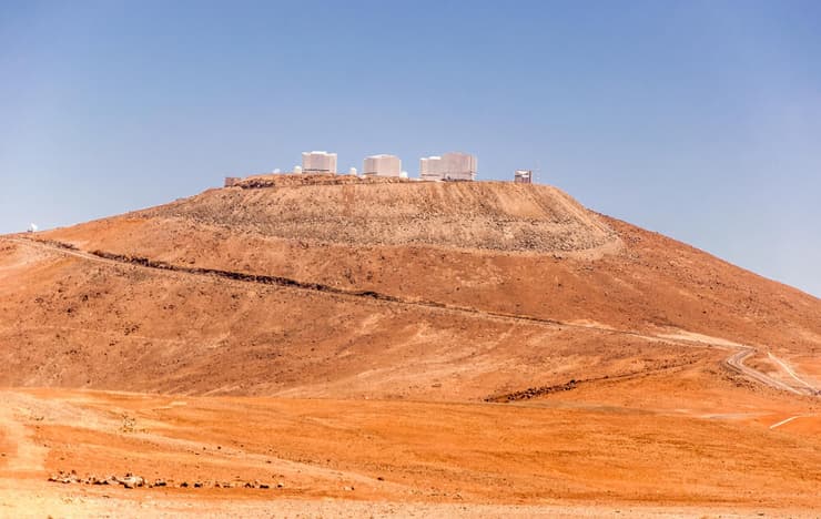 מערך הטלסקופ הגדול מאוד בצ'ילה (צילום: Framalicious/Shutterstock) מערך הטלסקופ הגדול מאוד בצ'ילה