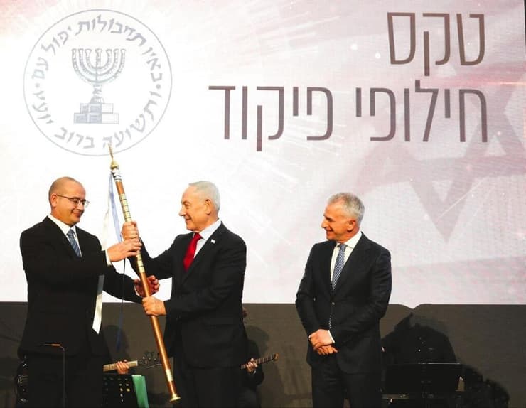 התוכנית נכשלה, כעת עולה שאלת האחריות והאשמה. ברנע, נתניהו וגופמן (צילום: חיים צח/לע"מ) בנימין נתניהו ורומן גופמן