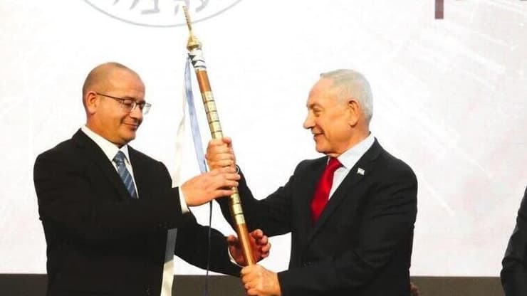 נתניהו וגופמן (צילום: חיים צח/ לע״מ) בנימין נתניהו ורומן גופמן