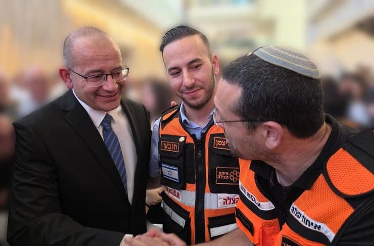 ויצמן ומזרחי, חובשי "איחוד הצלה", במפגש המרגש עם ראש המוסד הנכנס. "תזכורת חיה לכוח של הערבות ההדדית והצלת החיים בישראל" ויצמן ומזרחי, חובשי "איחוד הצלה", במפגש המרגש עם ראש המוסד הנכנס. "תזכורת חיה לכוח של הערבות ההדדית והצלת החיים בישראל"