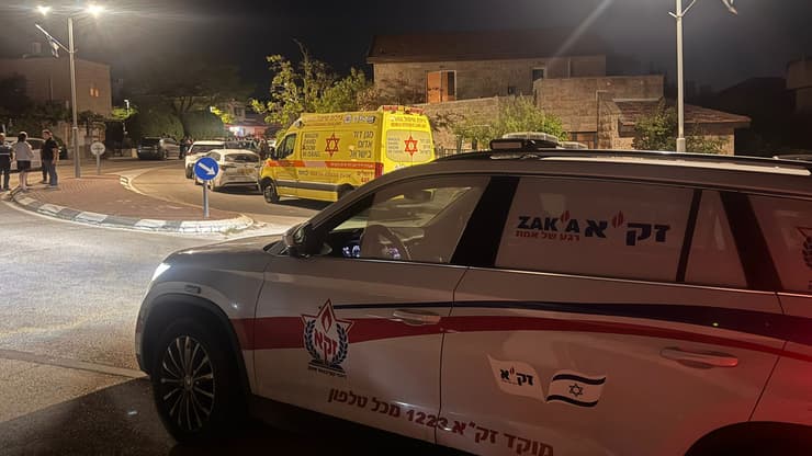 אמבולנסים ליד בית המשפחה כוחות זק"א מחוץ לביתו של שופט העליון סולברג