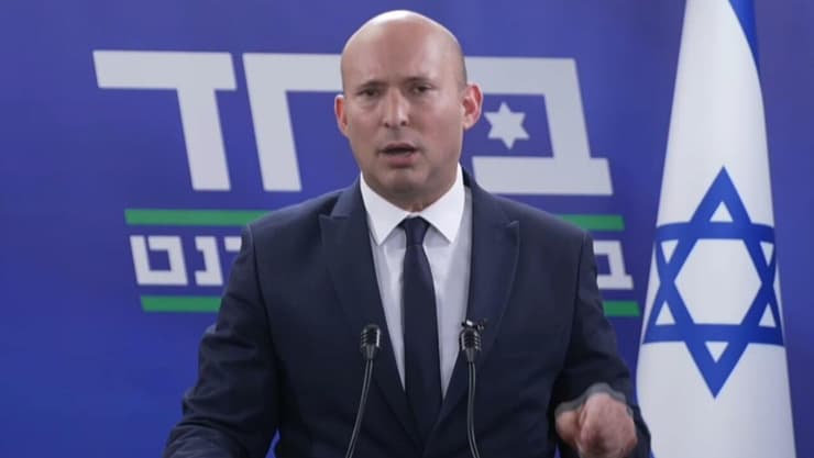 נפתלי בנט בהצהרה לתקשורת לאחר בחירתו של מיכאל ראבילו לתפקיד מבקר המדינה (צילום: לע"מ) נפתלי בנט בהצהרה לתקשורת לאחר בחירתו של מיכאל ראבילו לתפקיד מבקר המדינה