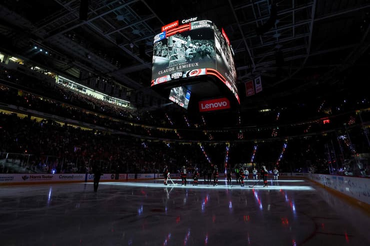 המחווה ללמיו אחרי שנודע על מותו (צילום: Bruce Bennett/Getty Images/AFP) קלוד למיו