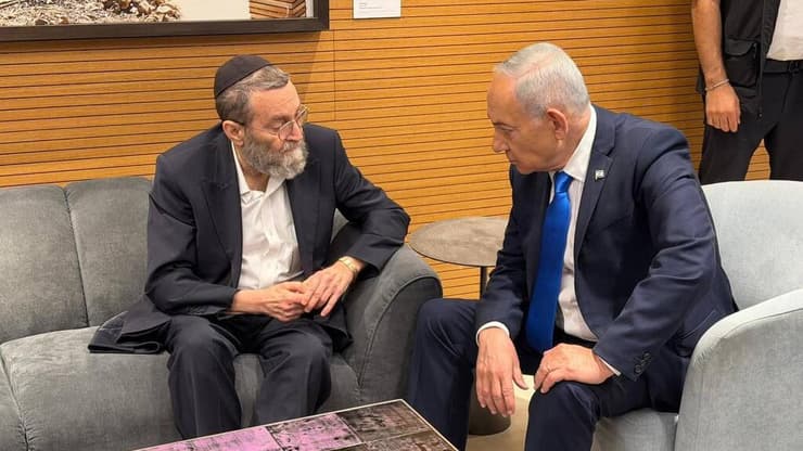 נתניהו וגפני לפני ההצבעה במליאה