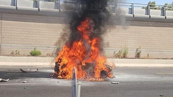רכב התפוצץ בנתיבי איילון