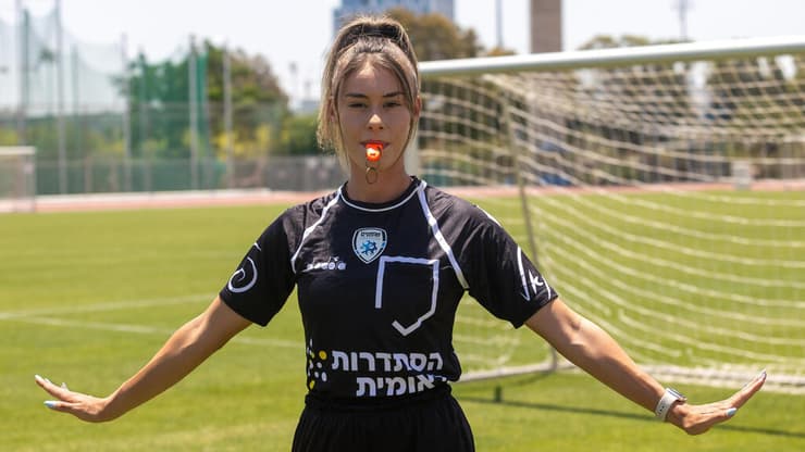 שופטת הכדורגל מאיה מלניקוב