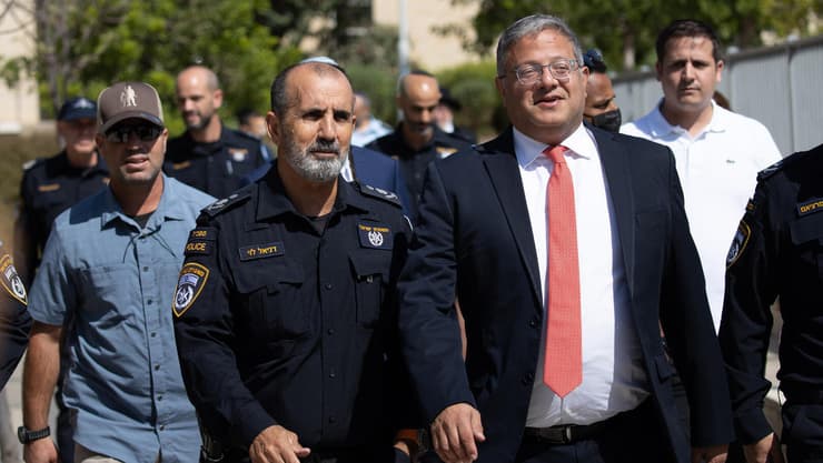 השר לביטחון לאומי איתמר בן גביר ומפכ"ל המשטרה רב-ניצב דני לוי (צילום: אלכס קולומויסקי) השר לביטחון לאומי איתמר בן גביר ומפכ"ל המשטרה רב-ניצב דני לוי