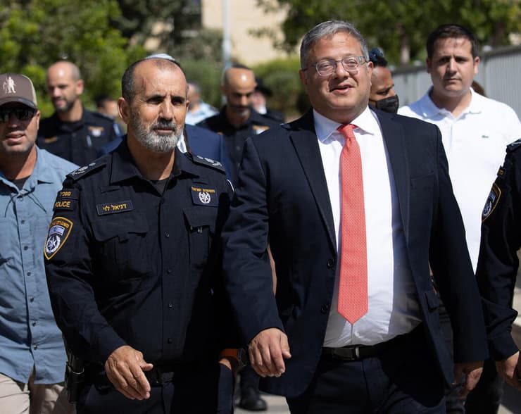 הבכירים קודמו למרות התנגדות השר. בן גביר והמפכ"ל לוי (צילום: אלכס קולומויסקי) השר לביטחון לאומי איתמר בן גביר ומפכ"ל המשטרה רב-ניצב דני לוי