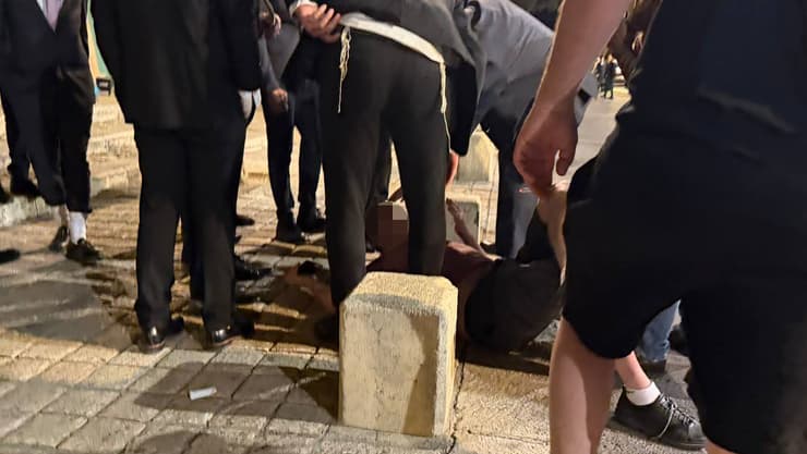 הפגנת חרדים מול תחנת משטרת לב הבירה בירושלים