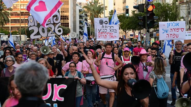 עצרת בכיכר הבימה (צילום: יובל חן) עצרת בכיכר הבימה