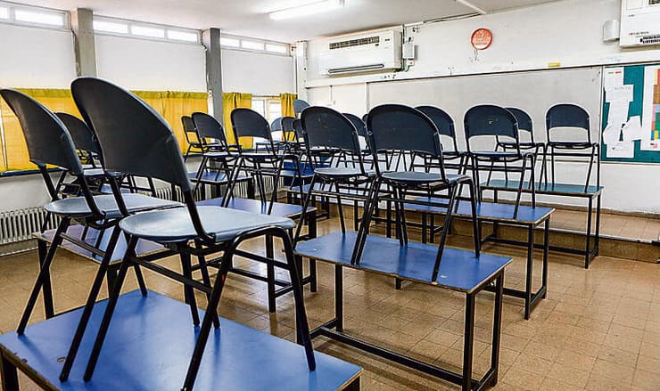 החוזים האישיים הוצעו למומחים במדעים ומתמטיקה (צילום: אלכס קולומויסקי) עוד אין התקדמות. כיתה ריקה