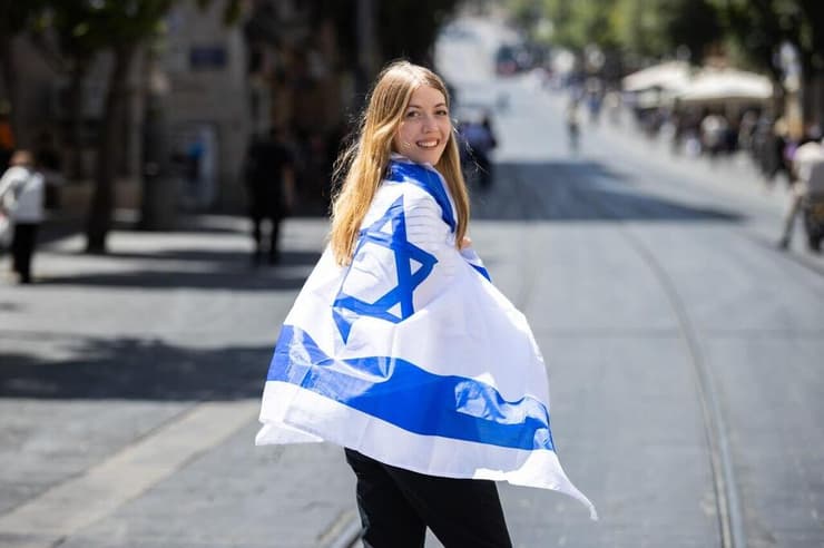 אנה סוזט פפרמן בירושלים (צילום: אלכס קולומויסקי) אנה סוזט פפרמן בירושלים