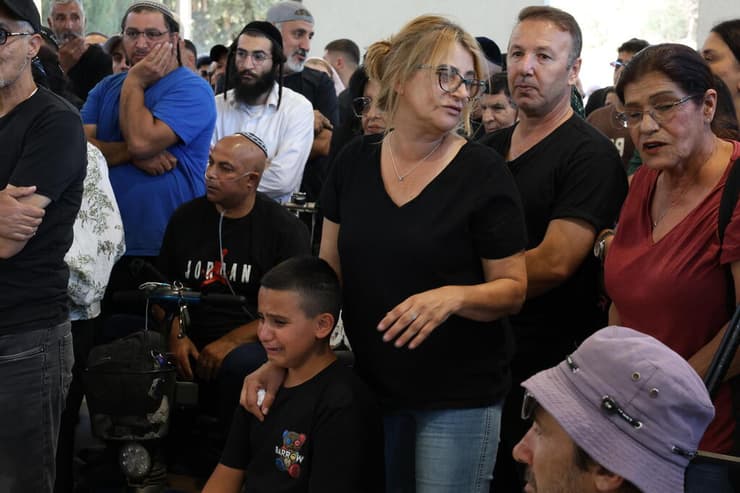 הלוויתו של ישי לוי (צילום: שאול גולן) הלוויתו של ישי לוי