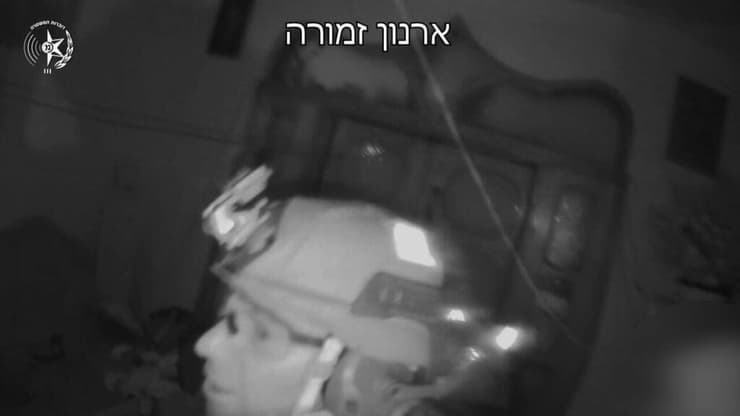 התיעוד של זמורה במהלך החילוץ, שניות לפני שנפגע (צילום: דוברות המשטרה) שנתיים למבצע “ארנון”