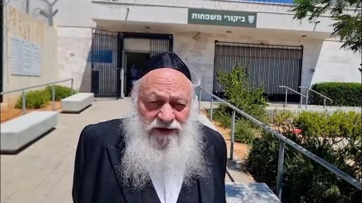 "המציאות הזו חייבת להשתנות". גולדקנופף בביקור עצורים חרדים בכלא 10 אריה דרעי ויצחק גולדקנופף מבקרים עצורים חרדים