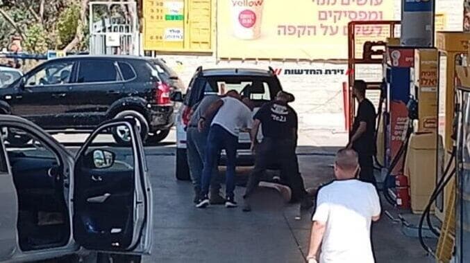 צילום: שימוש לפי סעיף 27א' בחוק זכויות יוצרים חשד לפח"ע בתחנת דלק בצור יצחק