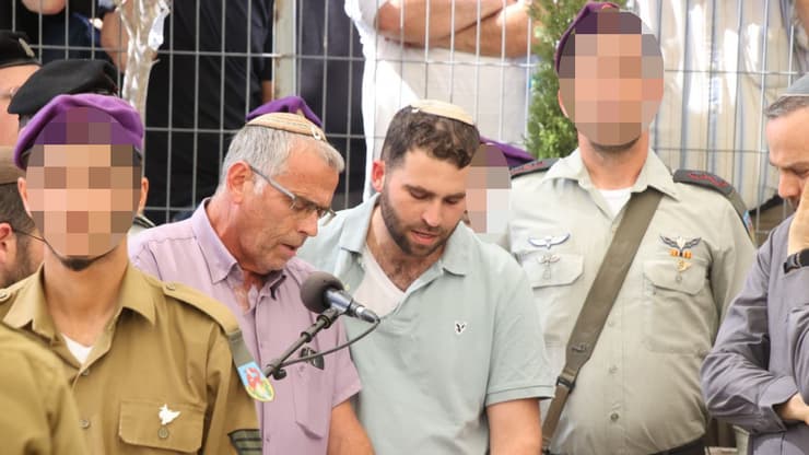 צילום: מוטי קמחי הלוויתו של אהד יערי בבית העלמין ברחובות