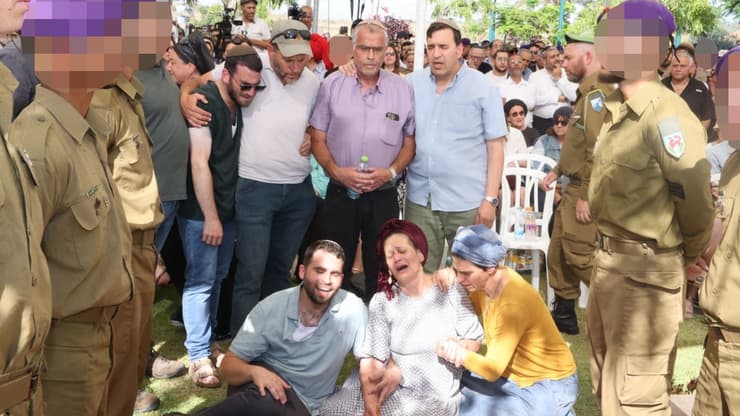 הלוויתו של אהד יערי ז"ל (צילום: מוטי קמחי) הלוויתו של אהד יערי בבית העלמין ברחובות