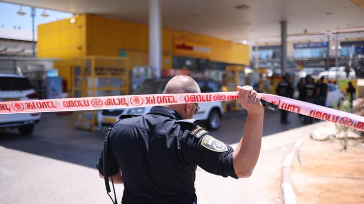 צילום: טל שחר הזירה בתחנת דלק בכוכב יאיר