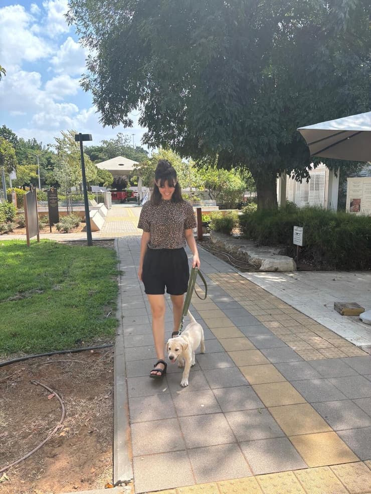הליכה ראשונה של סיימון ואילה ביום שבו נמסר הליכה ראשונה של סיימון ואילה ביום שבו נמסר