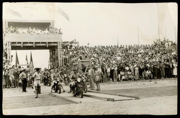 המכביה הראשונה 1932 משלחת האופנועים (צילום: באדיבות ארכיון מכבי תנועה עולמית) המכביה הראשונה 1932 משלחת האופנועים