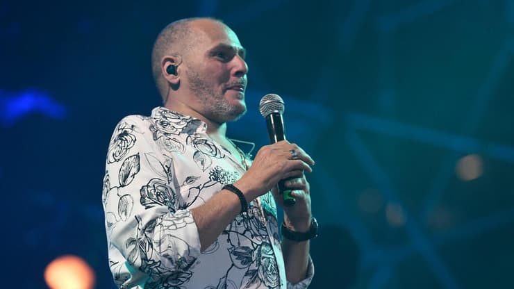 "אני ישן הרבה, בשביל לא לעשן הרבה" (צילום: יאיר שגיא) ישי לוי ז"ל בהופעה