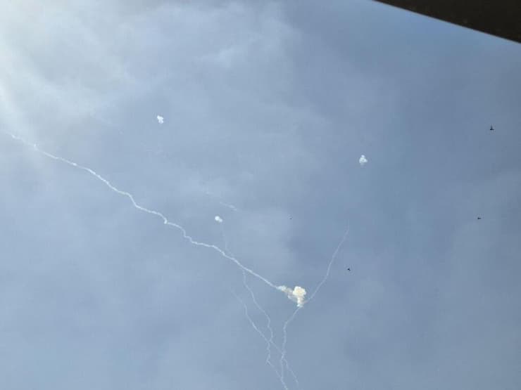 יירוטים בשמי גוש דן (צילום: ירון דרוקמן) יירוטים בגוש דן