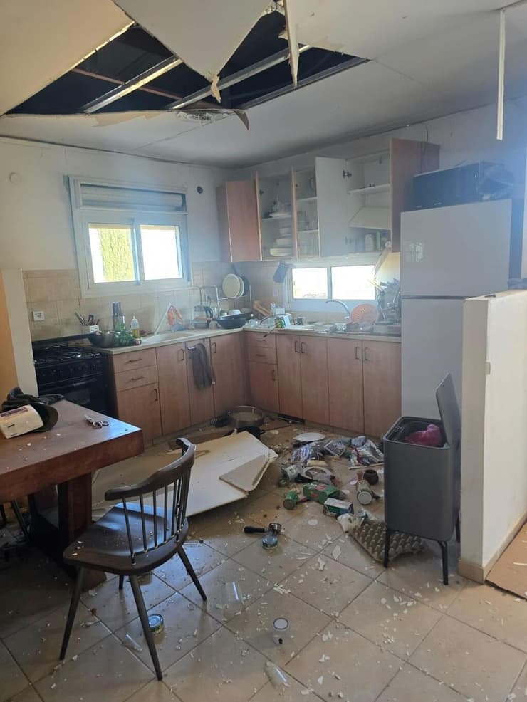 הנזק בשומרון (צילום: תיעוד מבצעי מד"א) בתים שניזוקו במאחז בשומרון