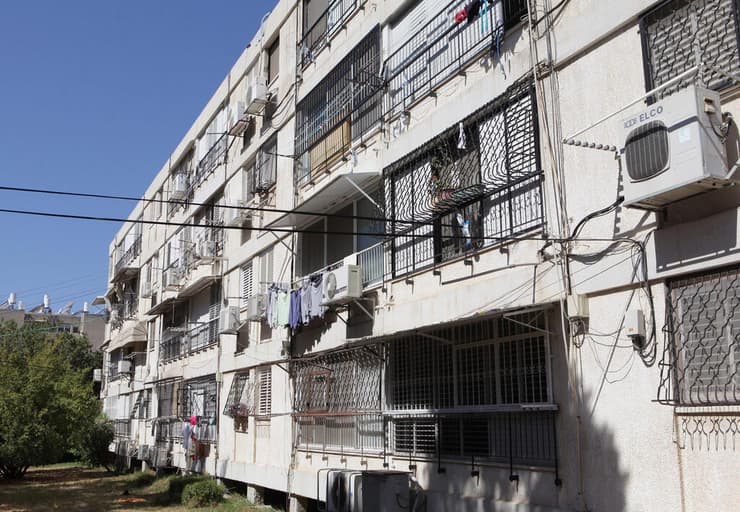 "פותחים חוזים". בניין המיועד לפינוי בינוי במרכז הארץ (אוראל כהן) CAL0250398_2.jpg