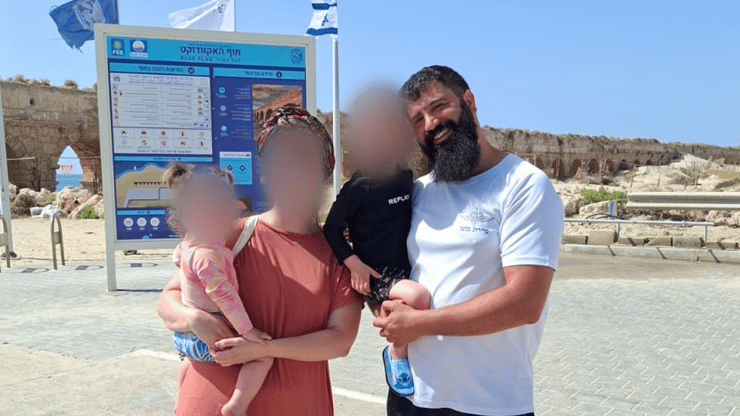 "אני טוחן בשטח, אישתי טוחנת בבית". משפחת עגיל משפחת עגיל
