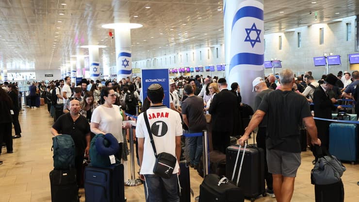 השמיים עדיין פתוחים (צילום: יריב כץ) תורים בנתב"ג בעקבות ההסלמה