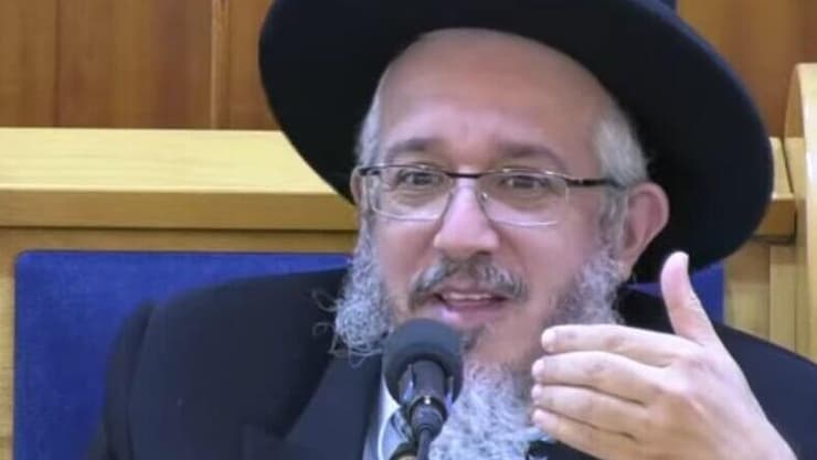 "מעל באמון תלמידיו". הרב יוסף מוגרבי (צילום: צילום מסך מתוך שיעור) הרב יוסף מוגרבי שהורשע בפגיעה מינית בתלמידיו