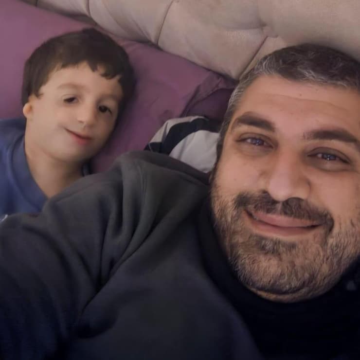 "בכל פעם שהיה צריך להוציא אותו, הוא זה שהיה מוציא אותו". עם האב דורון דיאנה בר אדיר בר תסמונת טריצ'ר קולינס