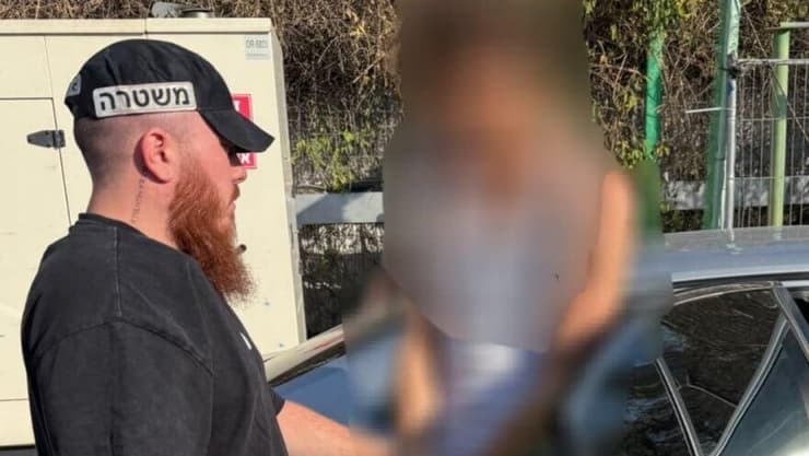 גור לוי ברגע מעצרו, בתמונה שפרסמה המשטרה (צילום: דוברות המשטרה ) תיעוד מעצרו של החשוד