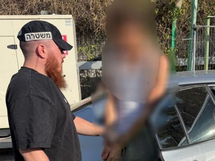 תיעוד מעצרו של החשוד (צילום: דוברות המשטרה) תיעוד מעצרו של החשוד